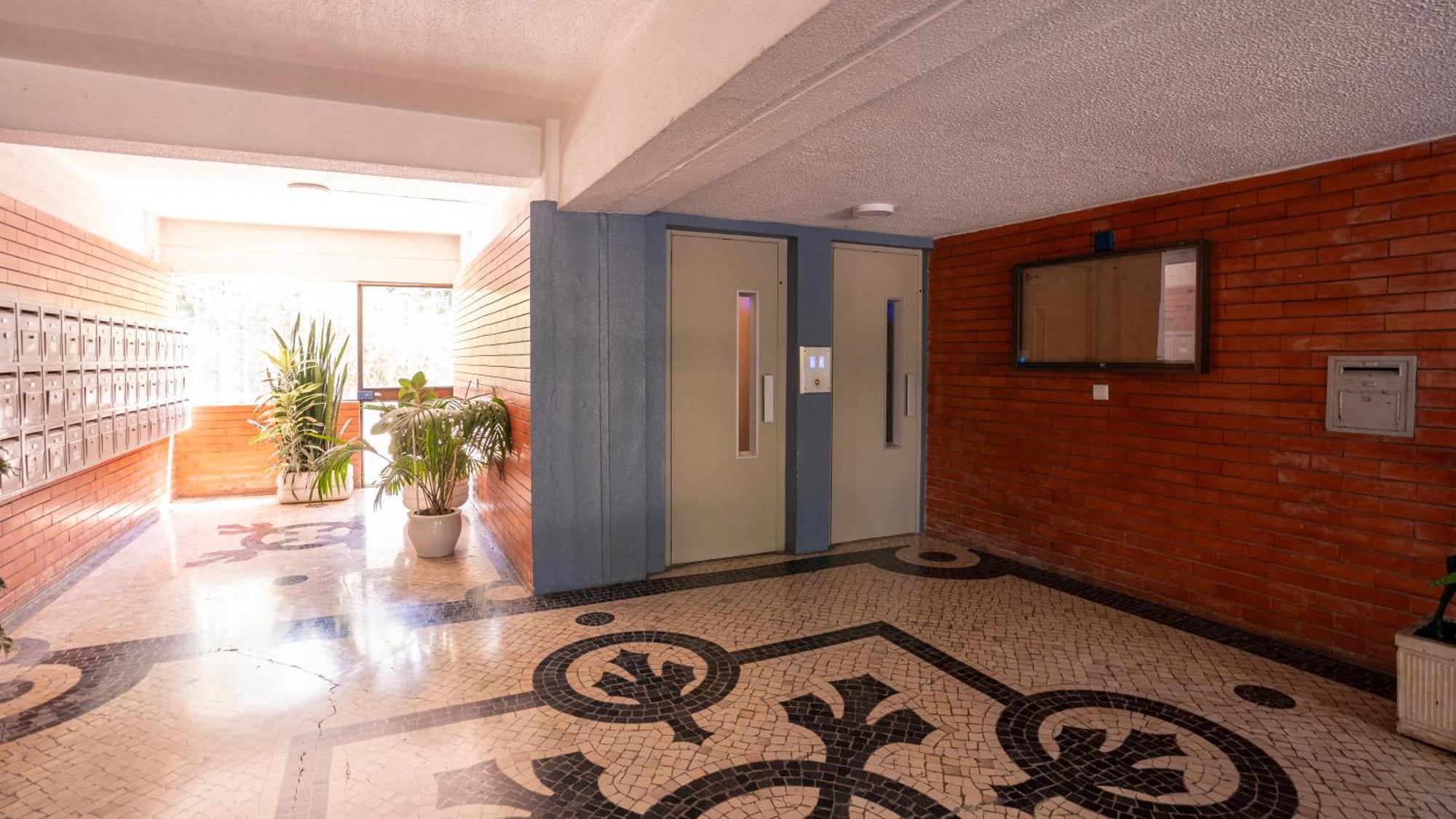 Quarto Aeroporto Lissabon Buitenkant foto